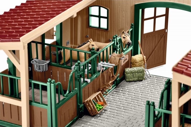 schleich stable with horses & accessories